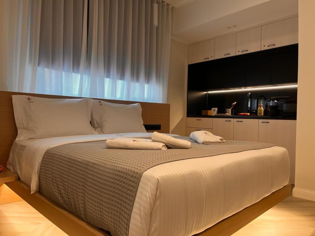 Aparthotel Triple A - Stylish Seven On The Pedestrian - Free Parking! Atenas Exterior foto