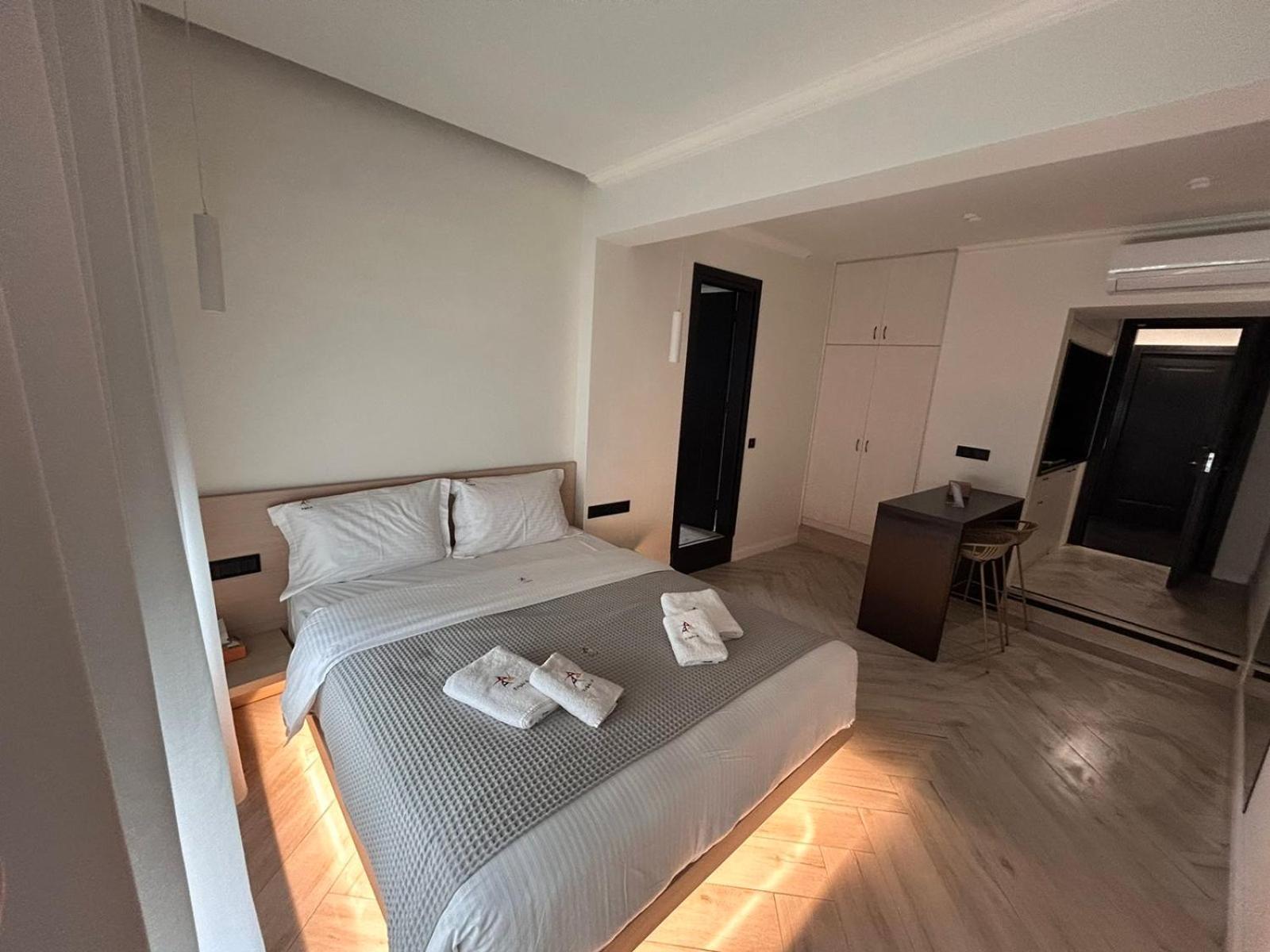 Aparthotel Triple A - Stylish Seven On The Pedestrian - Free Parking! Atenas Exterior foto