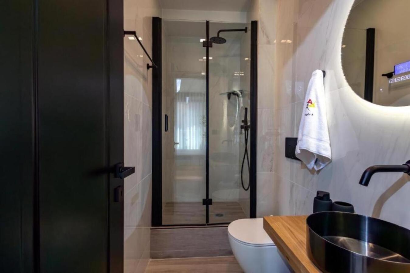 Aparthotel Triple A - Stylish Seven On The Pedestrian - Free Parking! Atenas Exterior foto